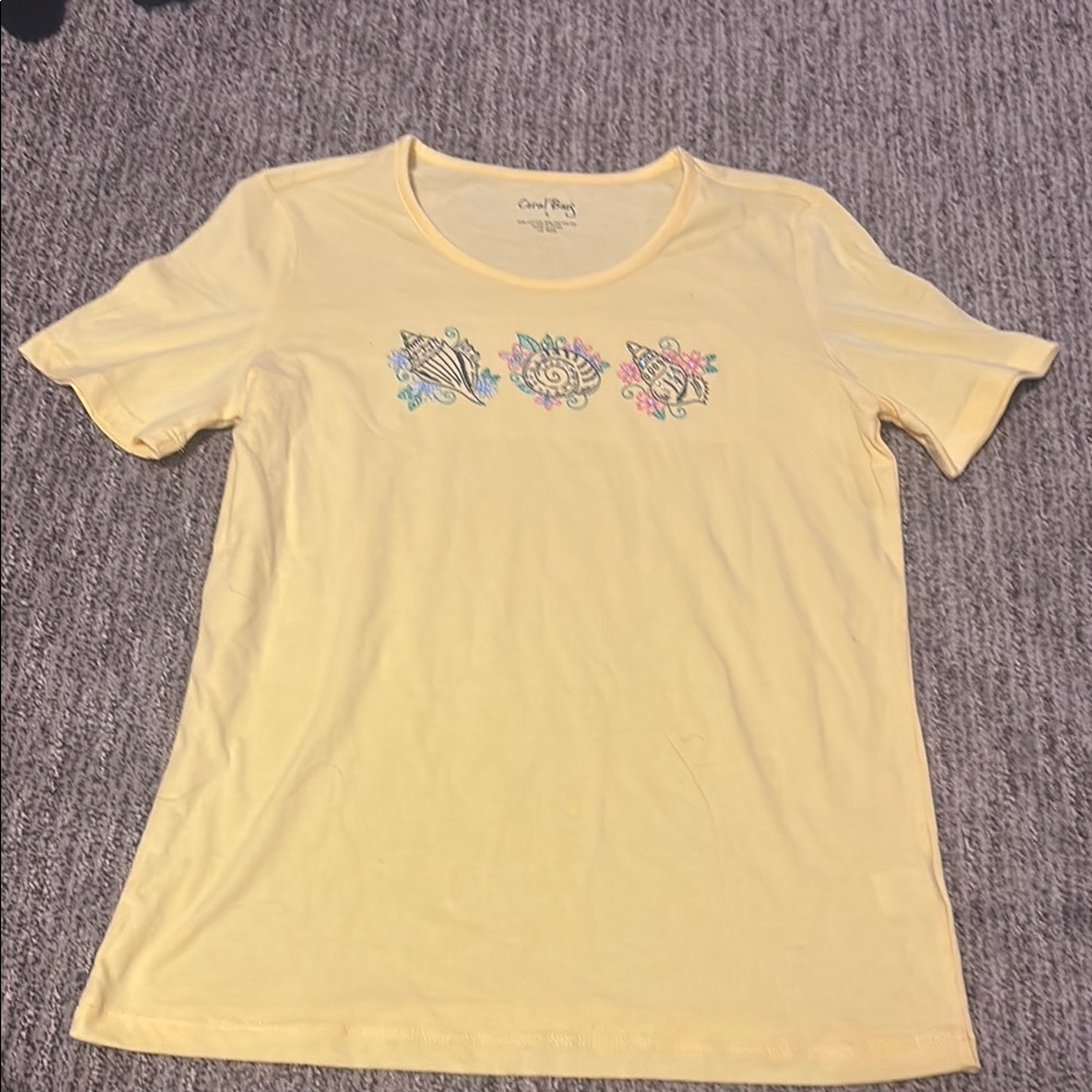 Coral Bay Yellow Graphic Tee Small Seashell Ocean